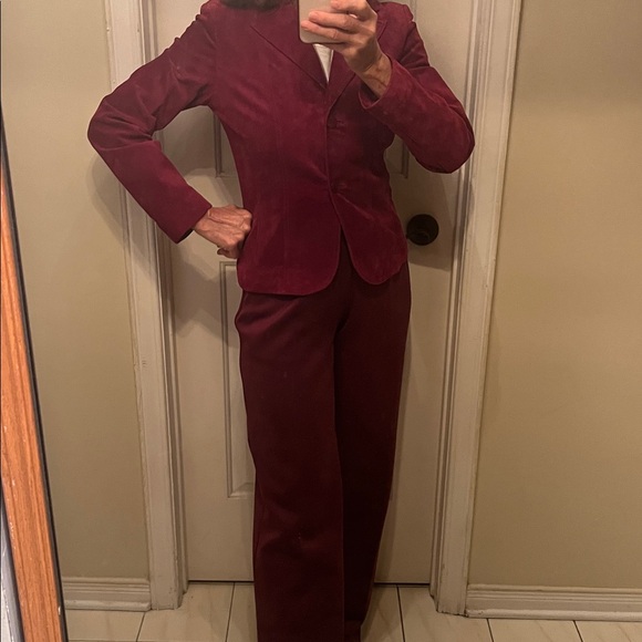 Danier suede blazer. No pockets - Picture 3 of 16